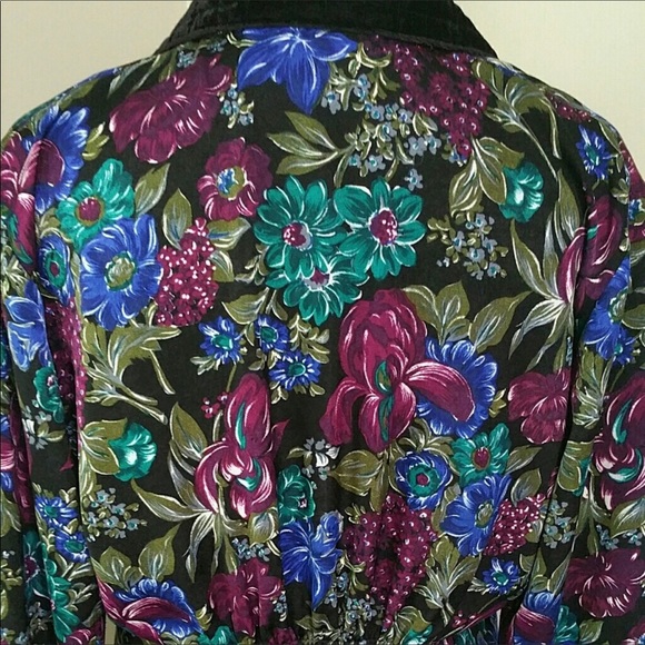 Vintage Victoria’s Secret Lounging Robe. Small - Picture 3 of 3